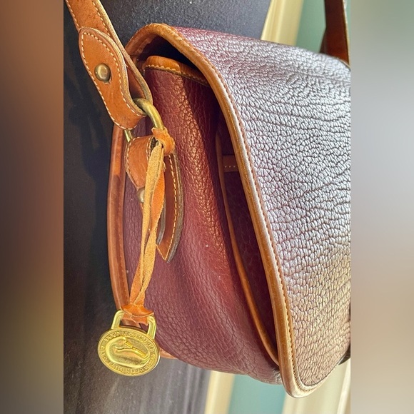 Authentic, vintage Dooney & Bourke crossbody! - Picture 5 of 11